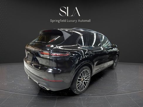 Used 2023 Porsche Cayenne AWD/4WD image 5