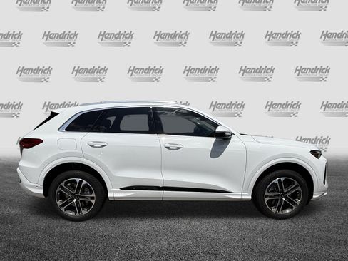 Certified 2025 Audi Q5 Premium AWD/4WD image 11