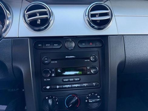 Used 2005 Ford Mustang Premium image 19