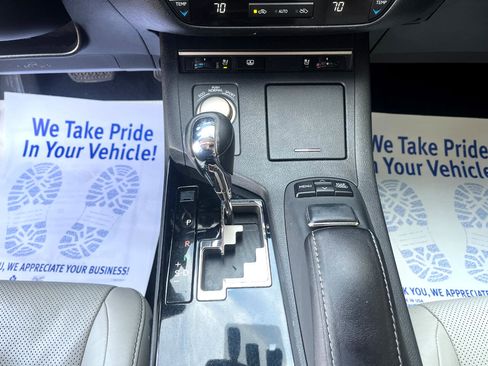 Used 2013 Lexus ES 300h image 27