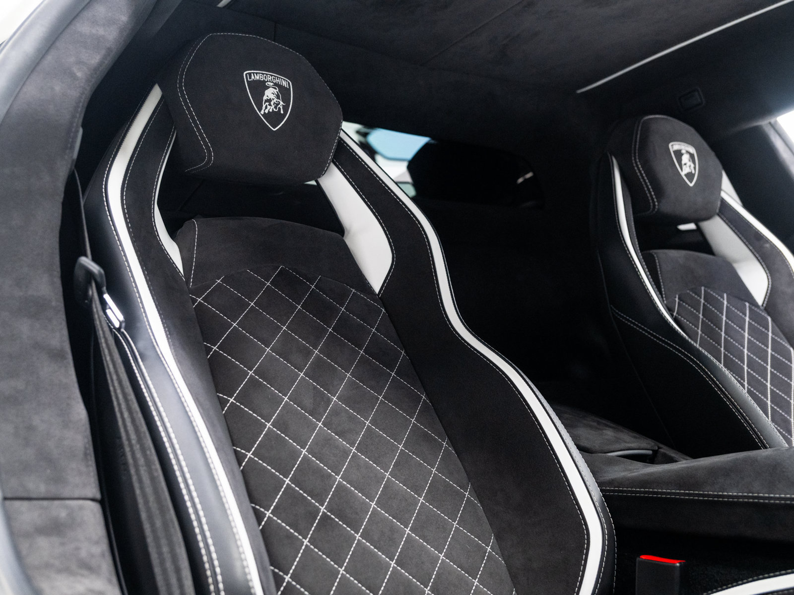 Used 2018 Lamborghini Aventador S AWD/4WD image 55