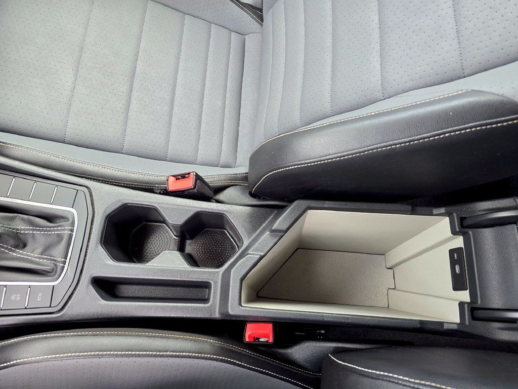Used 2025 Volkswagen Jetta SE FWD image 24