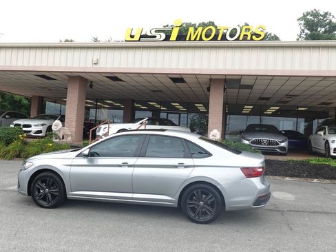 Used 2024 Volkswagen Jetta SE w/ Panoramic Sunroof Package FWD image 21