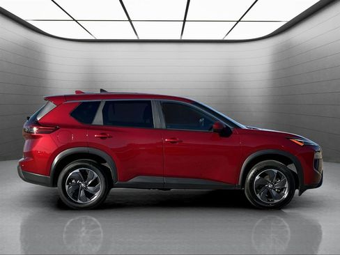Used 2024 Nissan Rogue SV image 7