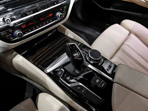 Used 2019 BMW 540i xDrive AWD/4WD image 33
