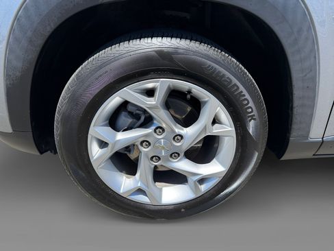 Used 2024 Chevrolet Trax LS w/ LS Convenience Package FWD image 9