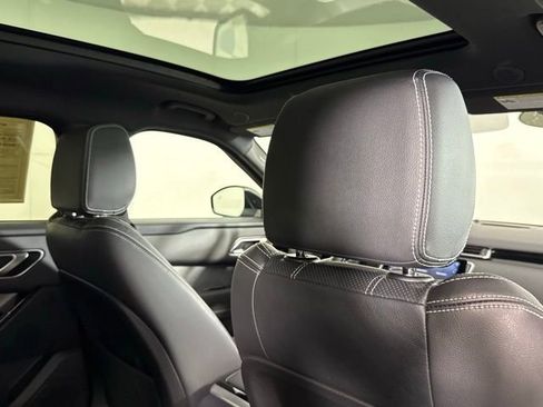 Used 2022 Land Rover Range Rover Velar R-Dynamic S image 29