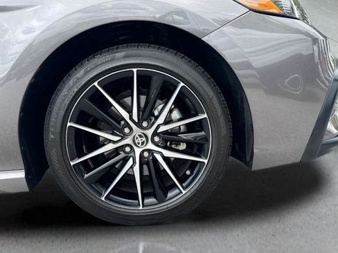 Used 2024 Toyota Camry SE FWD image 9