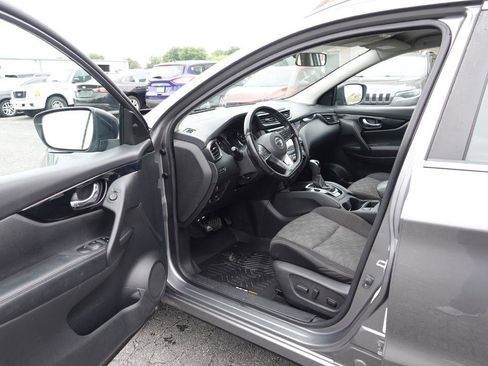 Used 2017 Nissan Rogue Sport SV w/ SV Premium Package AWD/4WD image 16