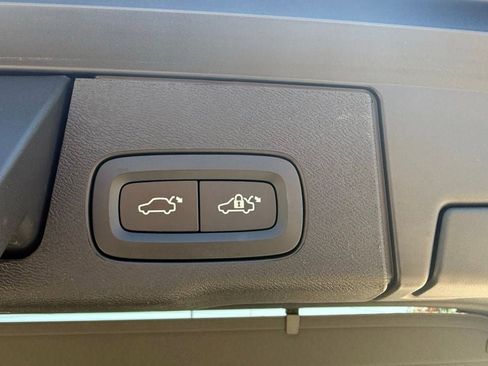 Used 2023 Volvo XC60 B5 Plus w/ Climate Package AWD/4WD image 8