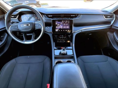 Used 2023 Jeep Grand Cherokee L Laredo image 20