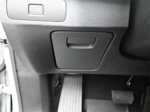 Certified 2025 Volvo XC90 B6 Core w/ Protection Package image 16