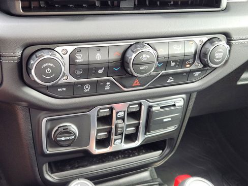 New 2026 Jeep Gladiator Sport AWD/4WD image 18