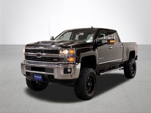 Used 2017 Chevrolet Silverado 3500 LTZ image 2