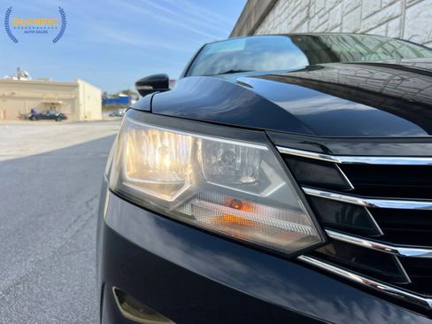 Used 2017 Volkswagen Passat 1.8T SE image 16