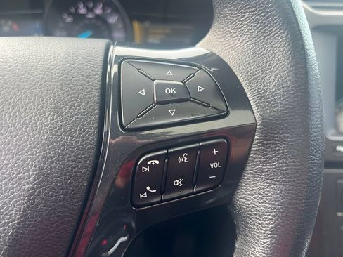 Used 2018 Ford Explorer XLT w/ Equipment Group 202A AWD/4WD image 16