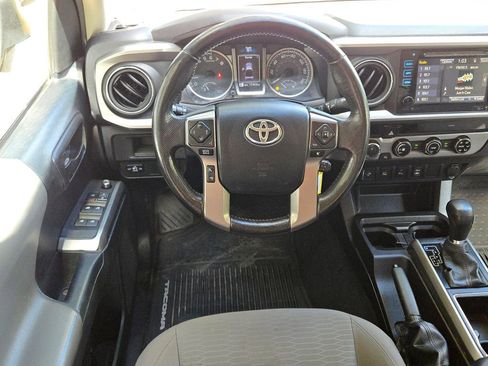 Used 2016 Toyota Tacoma SR5 image 21