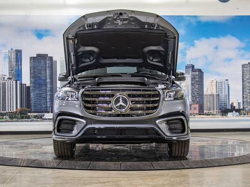 Used 2026 Mercedes-Benz GLS 450 4MATIC image 4