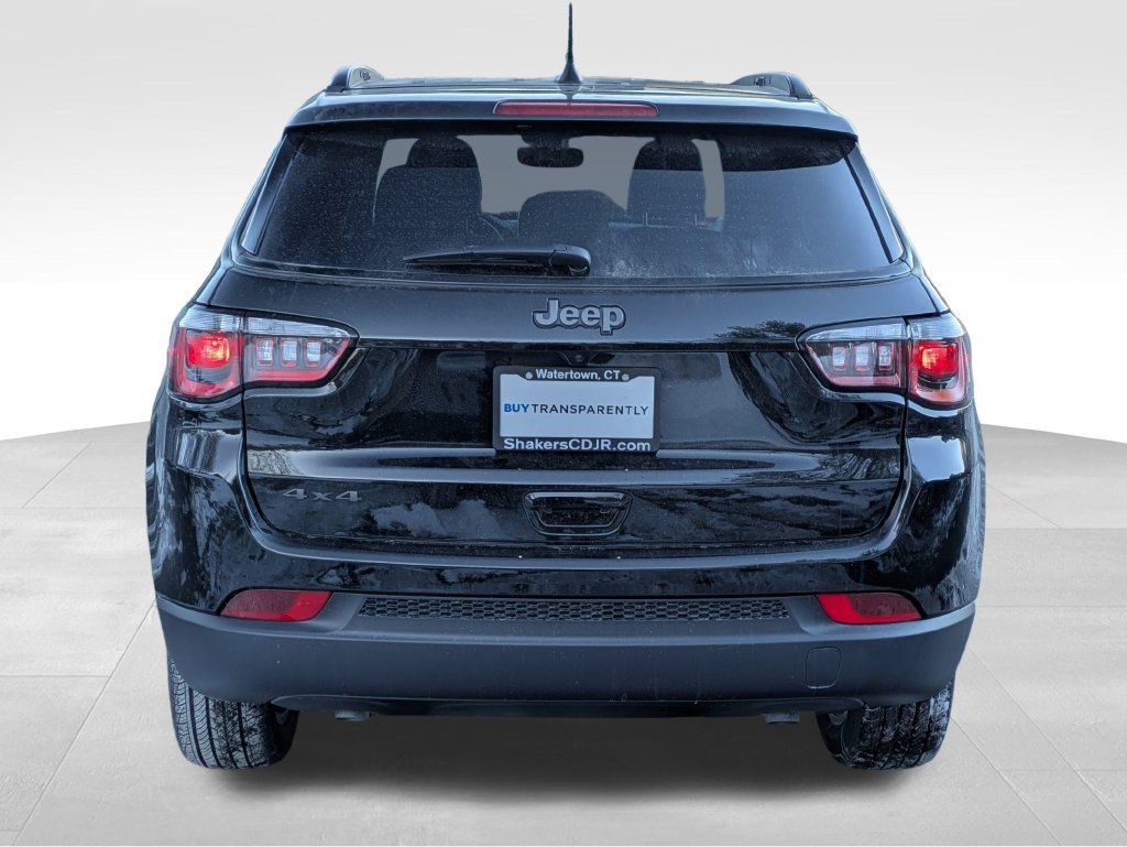Used 2026 Jeep Compass Latitude AWD/4WD image 4
