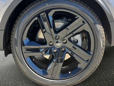 New 2026 Land Rover Discovery S image 36