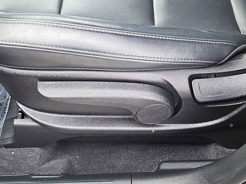 Used 2024 Kia Telluride LX AWD/4WD image 17