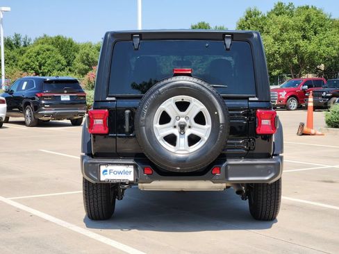 Used 2022 Jeep Wrangler Sport AWD/4WD image 6
