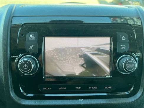 Used 2021 RAM ProMaster 2500 w/ Convenience Group FWD image 22
