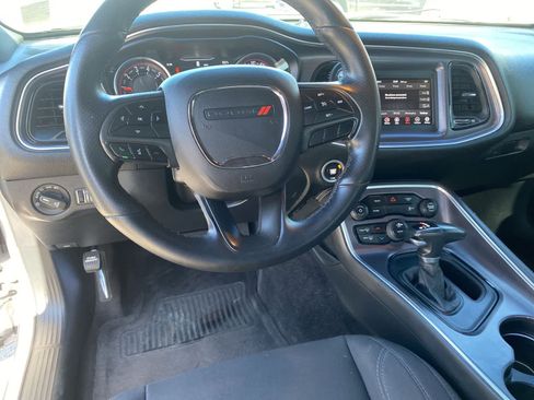 Used 2018 Dodge Challenger R/T RWD image 10