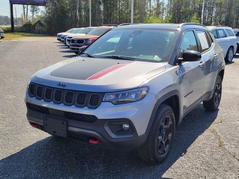 Used 2024 Jeep Compass Trailhawk AWD/4WD image 6