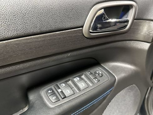 Used 2018 Jeep Grand Cherokee Laredo AWD/4WD image 20