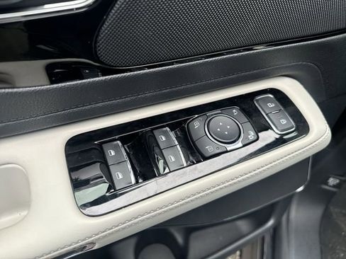 New 2026 Lincoln Aviator AWD image 13