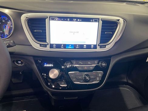 Used 2026 Chrysler Voyager LX image 30