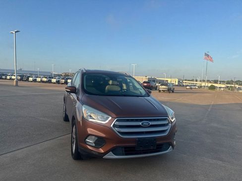 Used 2017 Ford Escape Titanium w/ Equipment Group 301A FWD image 3