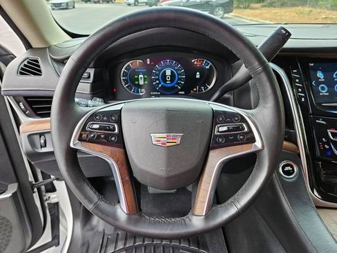 Used 2018 Cadillac Escalade Premium Luxury RWD image 24