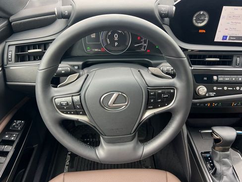 Used 2025 Lexus ES 300h w/ Premium Package image 18