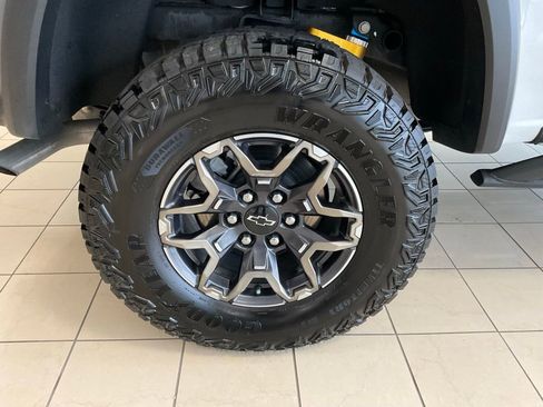 Used 2026 Chevrolet Colorado ZR2 w/ Technology Package AWD/4WD image 8