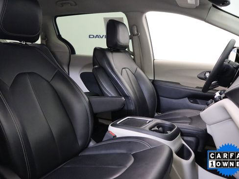 Used 2024 Chrysler Pacifica Select image 53