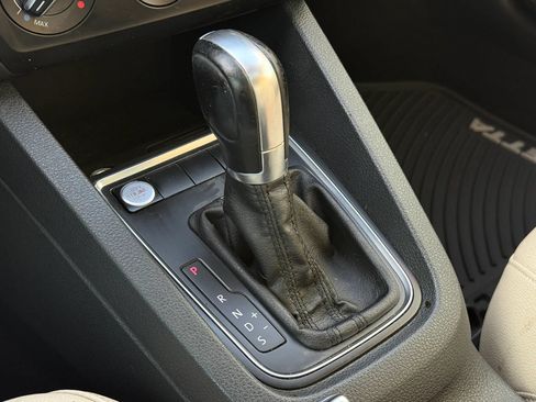Used 2017 Volkswagen Jetta SE FWD image 27