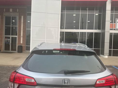 Used 2020 Honda HR-V Sport image 7