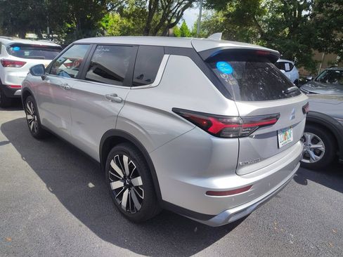 Used 2025 Mitsubishi Outlander SE AWD/4WD image 9