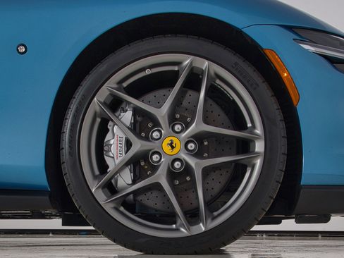 Certified 2025 Ferrari Roma Spider RWD image 22