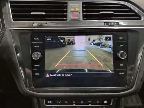 Used 2020 Volkswagen Tiguan SEL FWD image 37