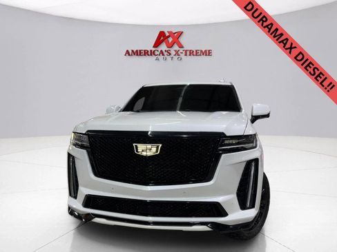 Used 2021 Cadillac Escalade Luxury image 2