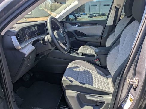 Used 2025 Volkswagen Tiguan S image 20