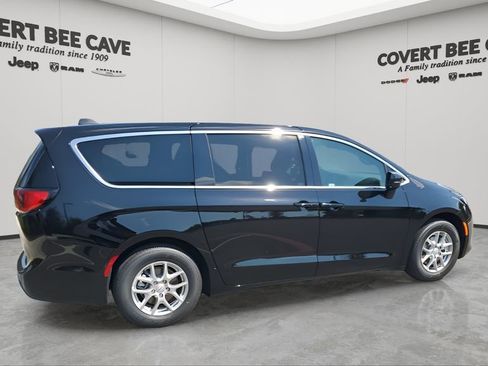 New 2026 Chrysler Voyager LX image 10