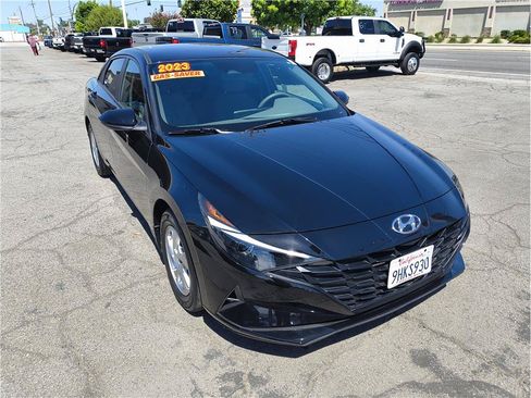 Used 2023 Hyundai Elantra SE FWD image 2