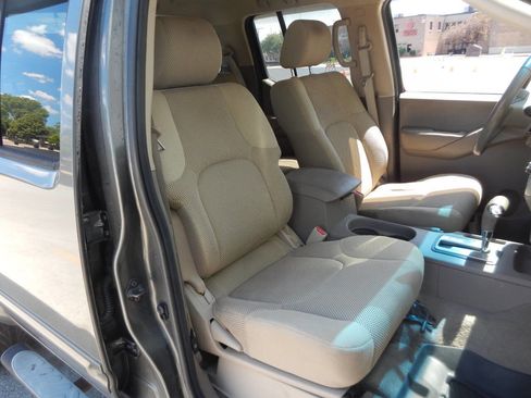 Used 2009 Nissan Frontier SE w/ SE Value Truck Pkg AWD/4WD image 37