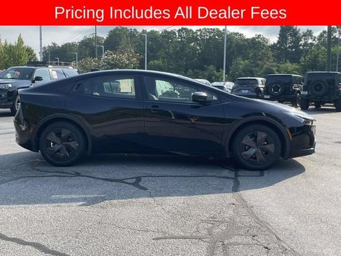 Used 2024 Toyota Prius LE FWD image 6