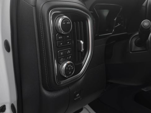 Used 2022 GMC Sierra 1500 Denali w/ Denali Premium Package image 16