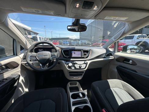 Used 2023 Chrysler Voyager LX FWD image 29